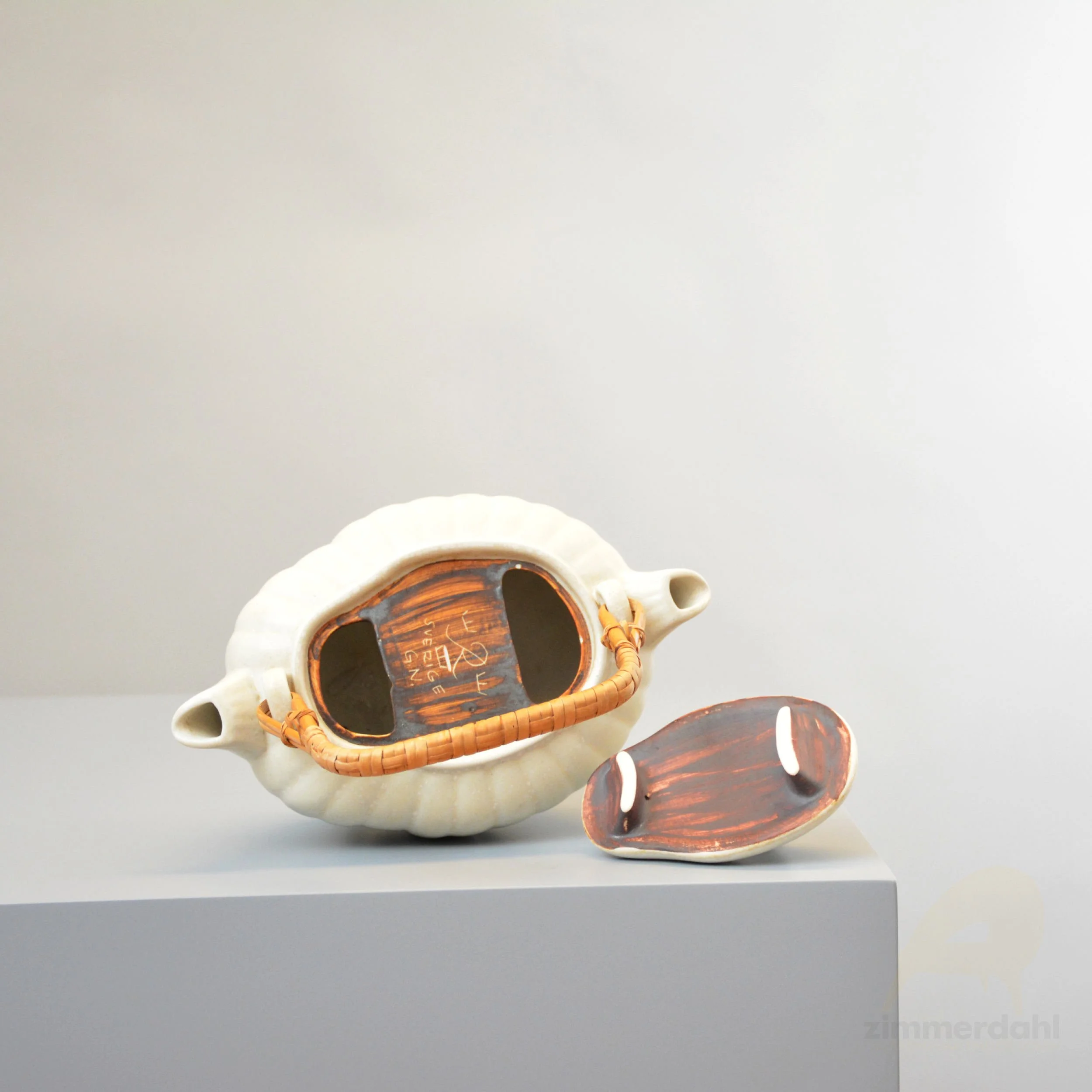 Gunnar Nylund  ダブルティーポット Teapot with double mouth • Archyvio